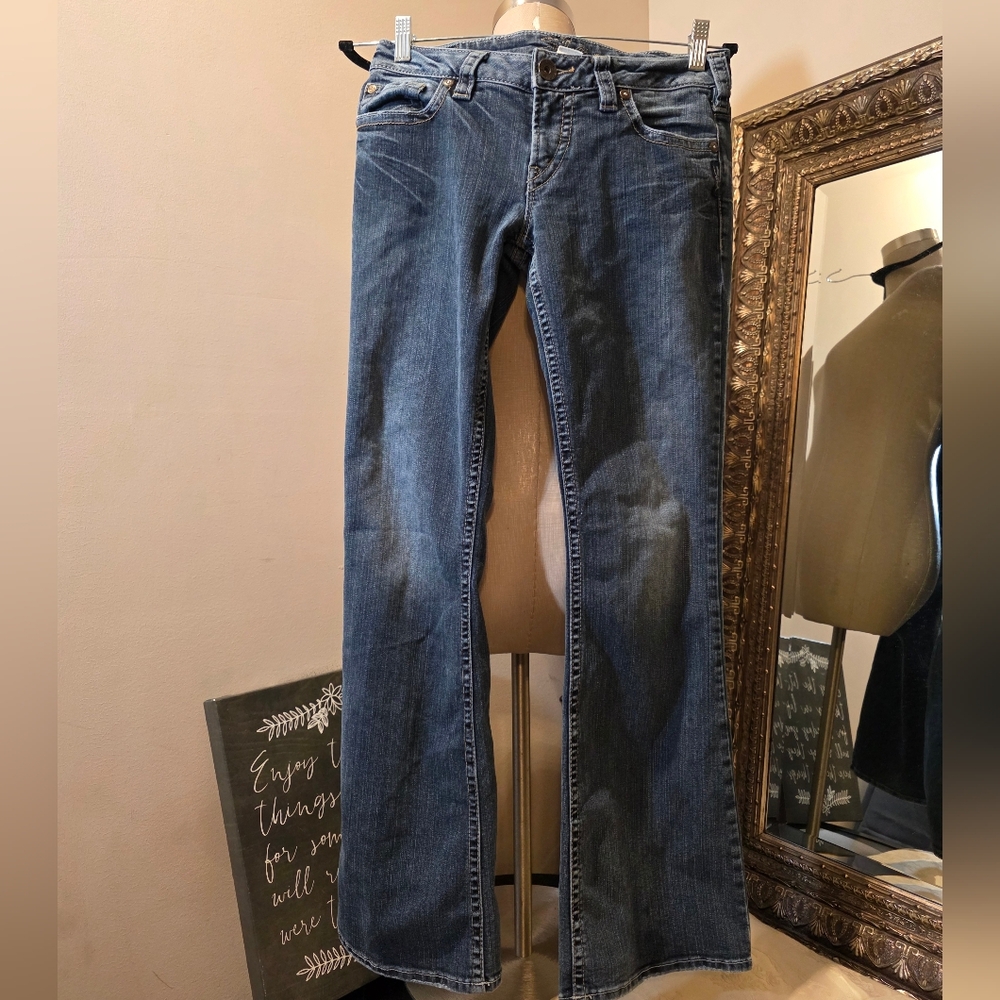 Silver Jeans Aiko Lo-Rise Western Wear Bootcut in Classic Blue.  Sz 8